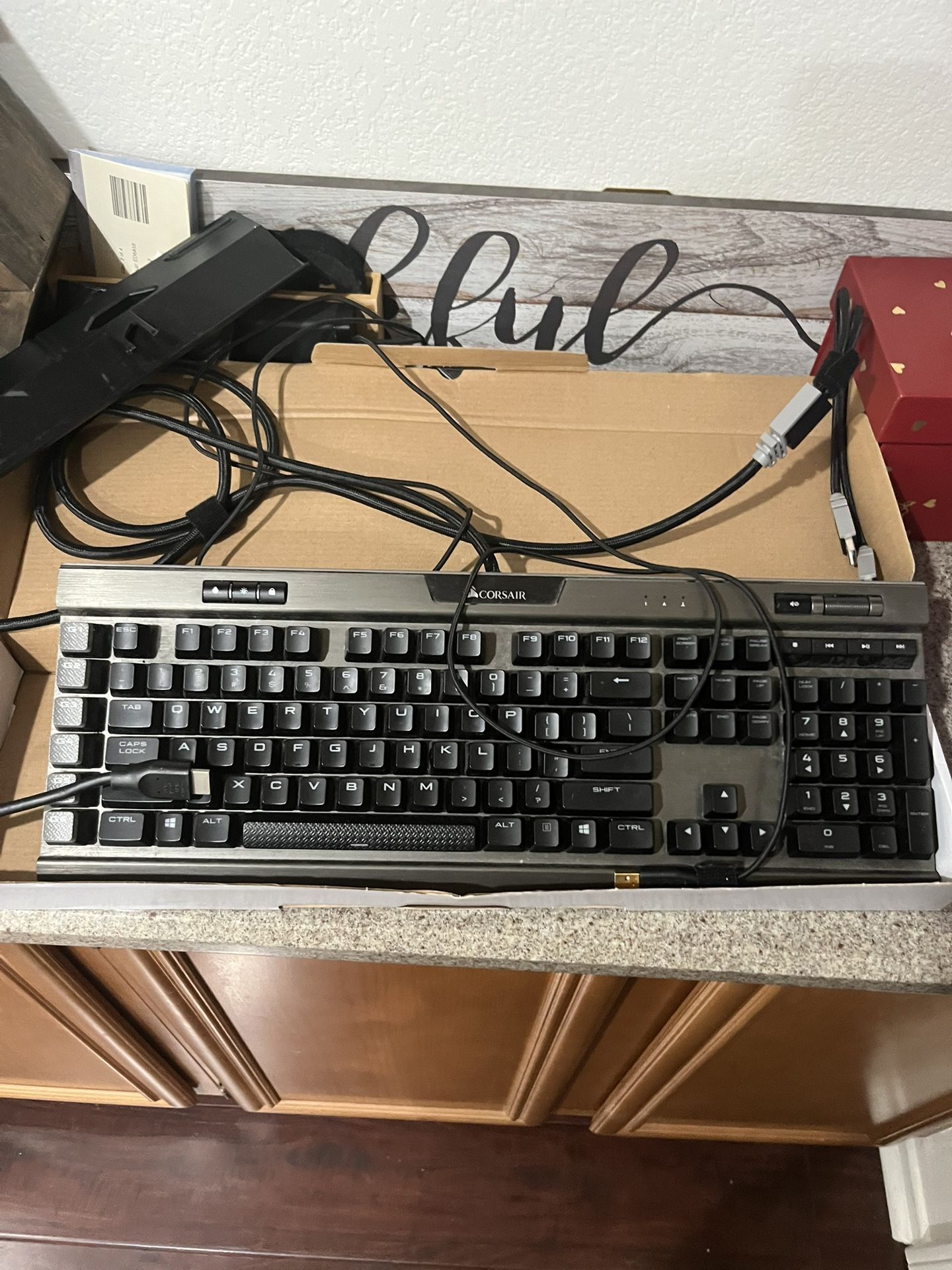Corsair Keyboard & Mouse With Wireless Charging 