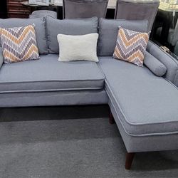 ✅️✅️Gray Sectional Sofa Chaise with Pillows✅️✅️