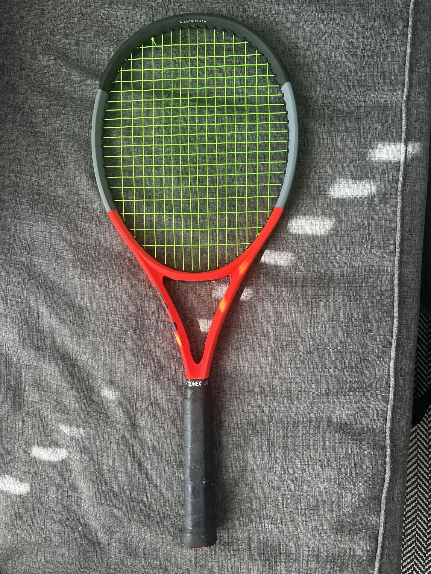Wilson Clash 100 Tennis Racket