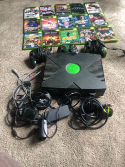Xbox 2001 3 controllers 15 games and all cords to start playing
