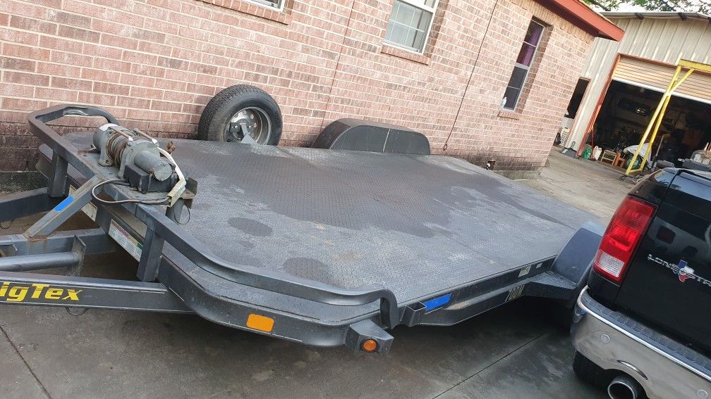 Car hauler trailer with ramps