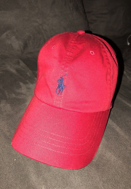 Red polo Ralph Lauren’s hat