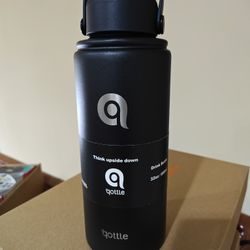 Qottle Drink Bottle 32 Ounce Stainless Steel Black Brand New Condition