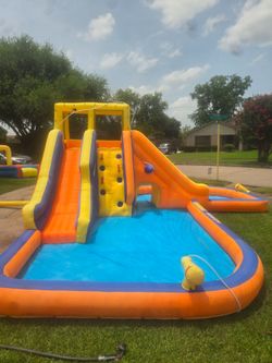 Parque acuático inflable