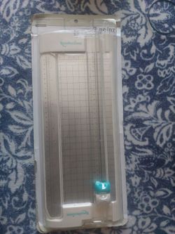 Coupe papier gillotina