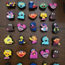 Lot Of 30 Seseme Street Shoe Charms 