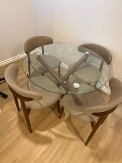 Colamy dining room set: 4 chairs with modern glass table