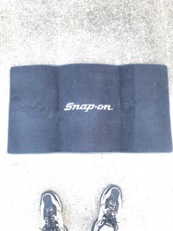Snap-on floor matt