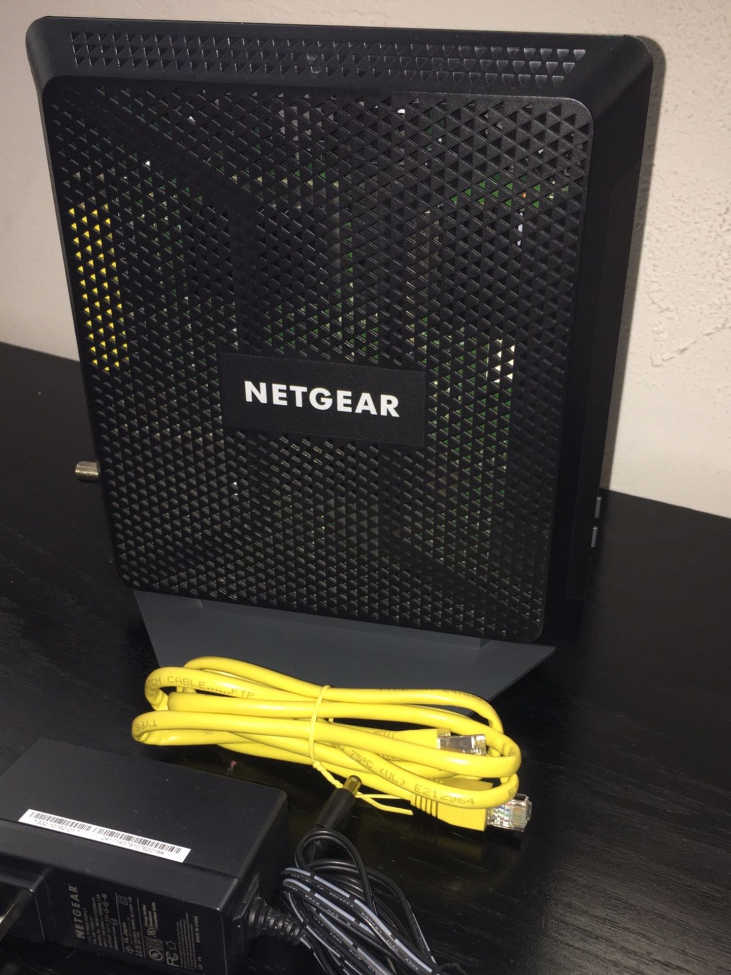 Netgear nighthawk AC1900 C7000v2 modem and router