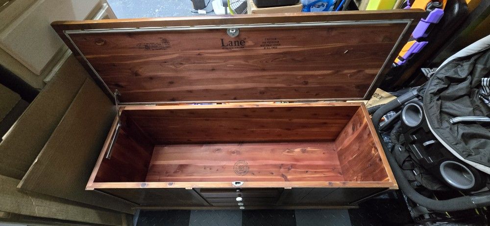 Lane Rare And Antique Cedar Chest
