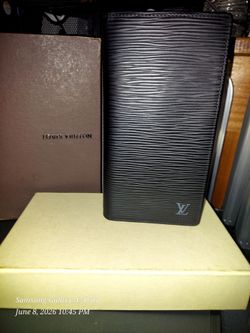 Louis Vuitton Taiga Leather Checkbook Wallet
