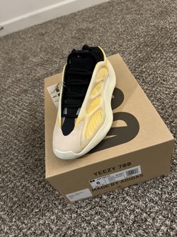 Yeezy 700 Mono Safflower V3 Sz6 