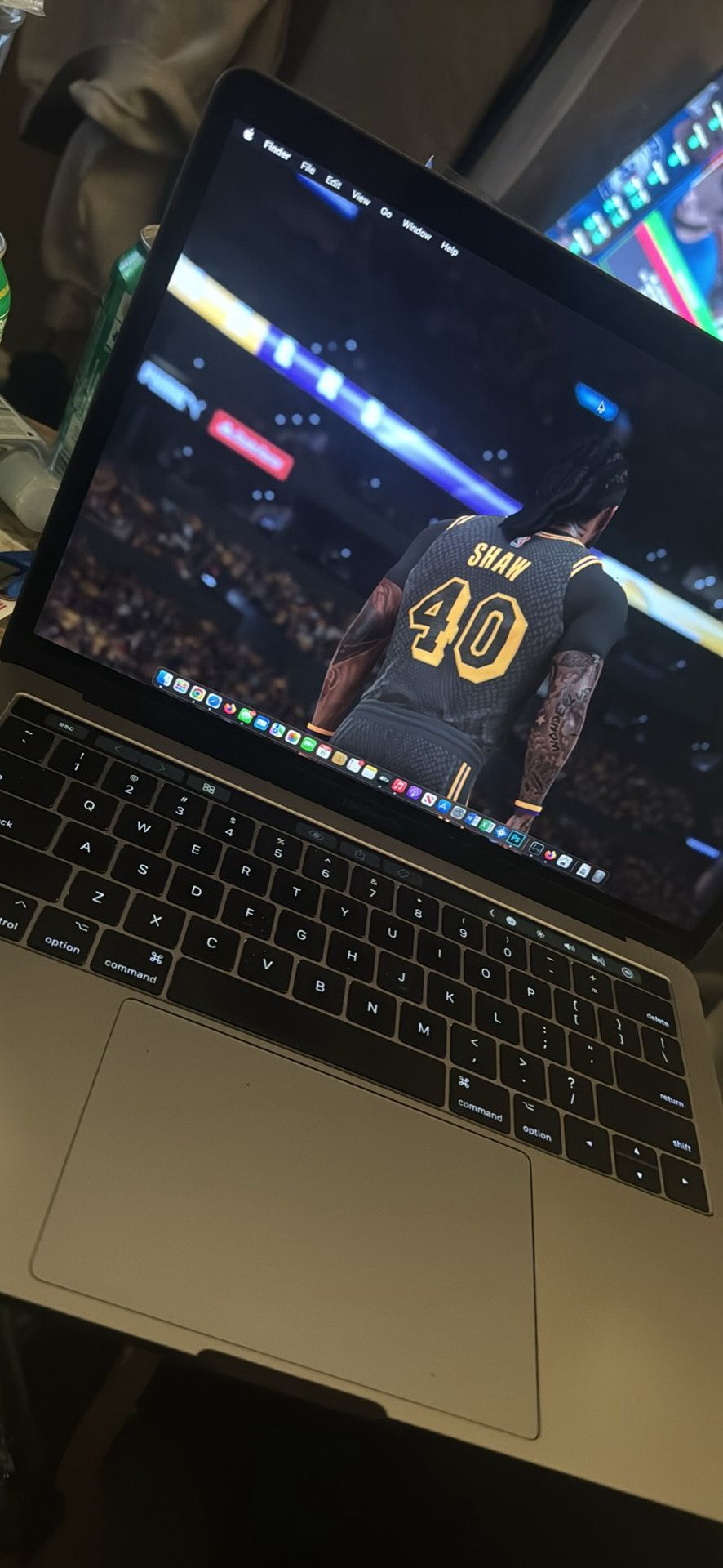 Apple MacBook Pro 18