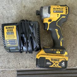 DeWalt 1/4” cordless impact driver w/ battery