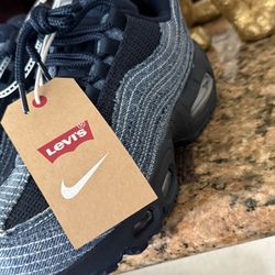 Nike Air Max OG “Levi’s obsidian 4.5 Men Or 6 Women