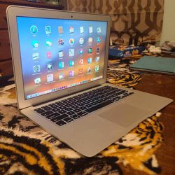 Excelente Laptop Apple Macbook Air De 13 Pulgadas 2017 Con Procesador i5 Con Programas 