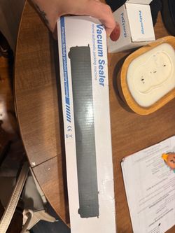 Vacuum sealer
