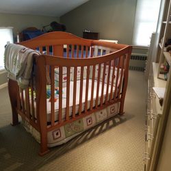Baby Crib/Mattress/Quit/Mobile/Accessories 