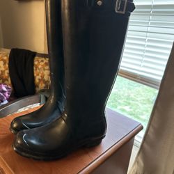 HUNTER tall Women’s Rain Boots. 