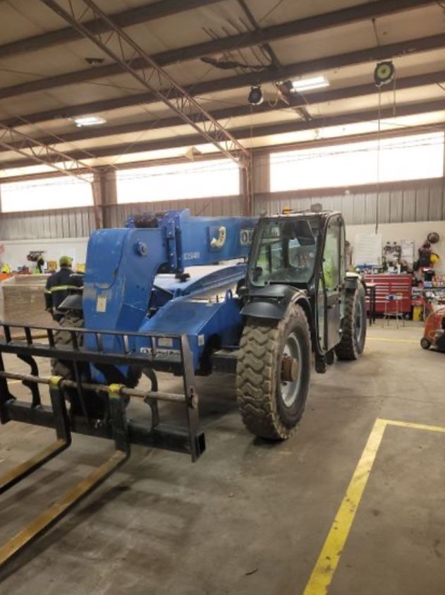 8,000 # 8K Pound Reach Forklift Telehandler Gradall - 2015 Genie GTH-844