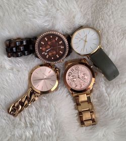 RELOJ  MK Originales $160, por todos.