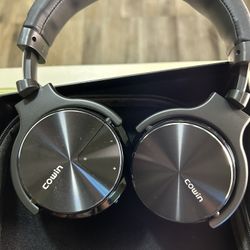 Cowin E 7 Pro Wireless ANC (active Noise Canceling) Headphones.