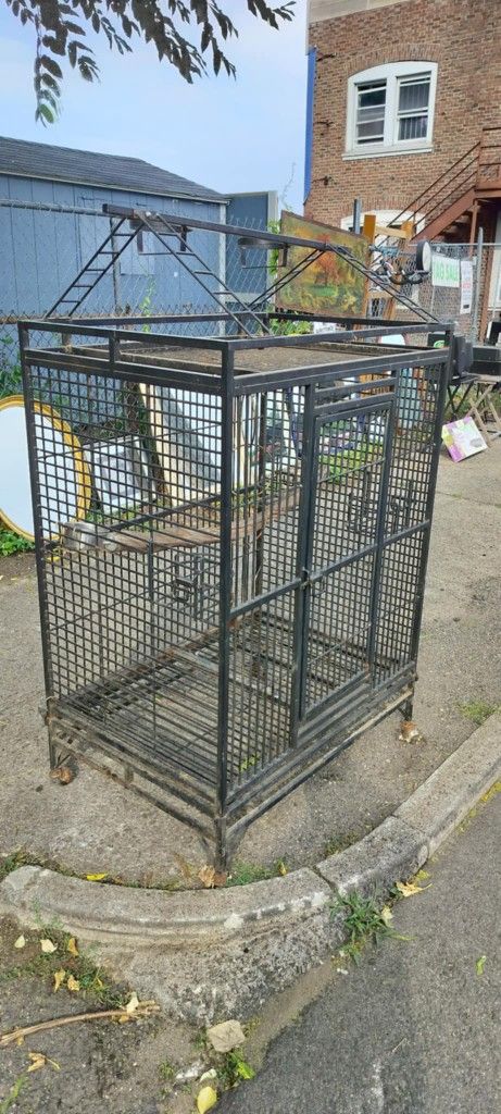 Huge bird cage for parrot or other pet