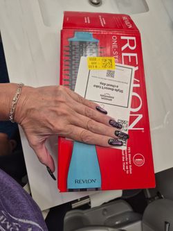 Revlon One Step Volumizer Plus 2.0. Newer version.  NEW.