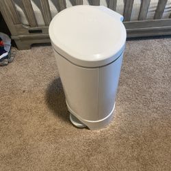 Munchkin Diaper Pail