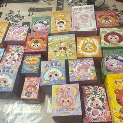 COLLECTIBLE BLIND BOX FIGURES - Brand New