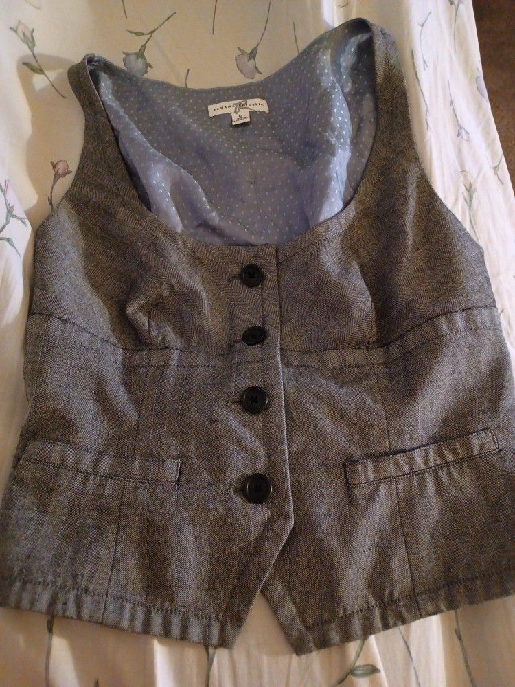 Ladies Medium Banana Republic Vest