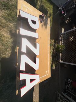 Channel letters “Pizza”