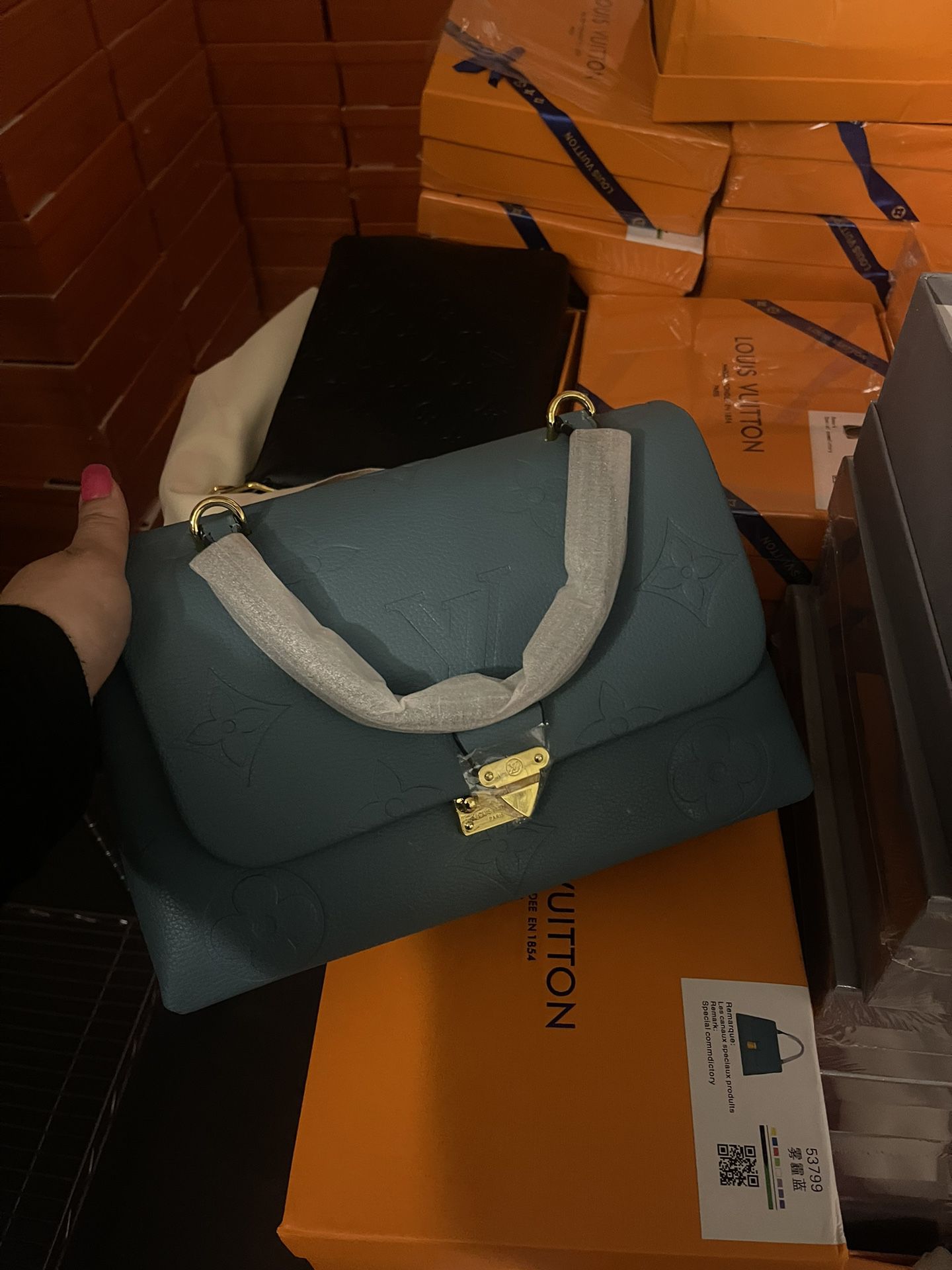 L.V Bag for Sale in Brooklyn, NY - OfferUp