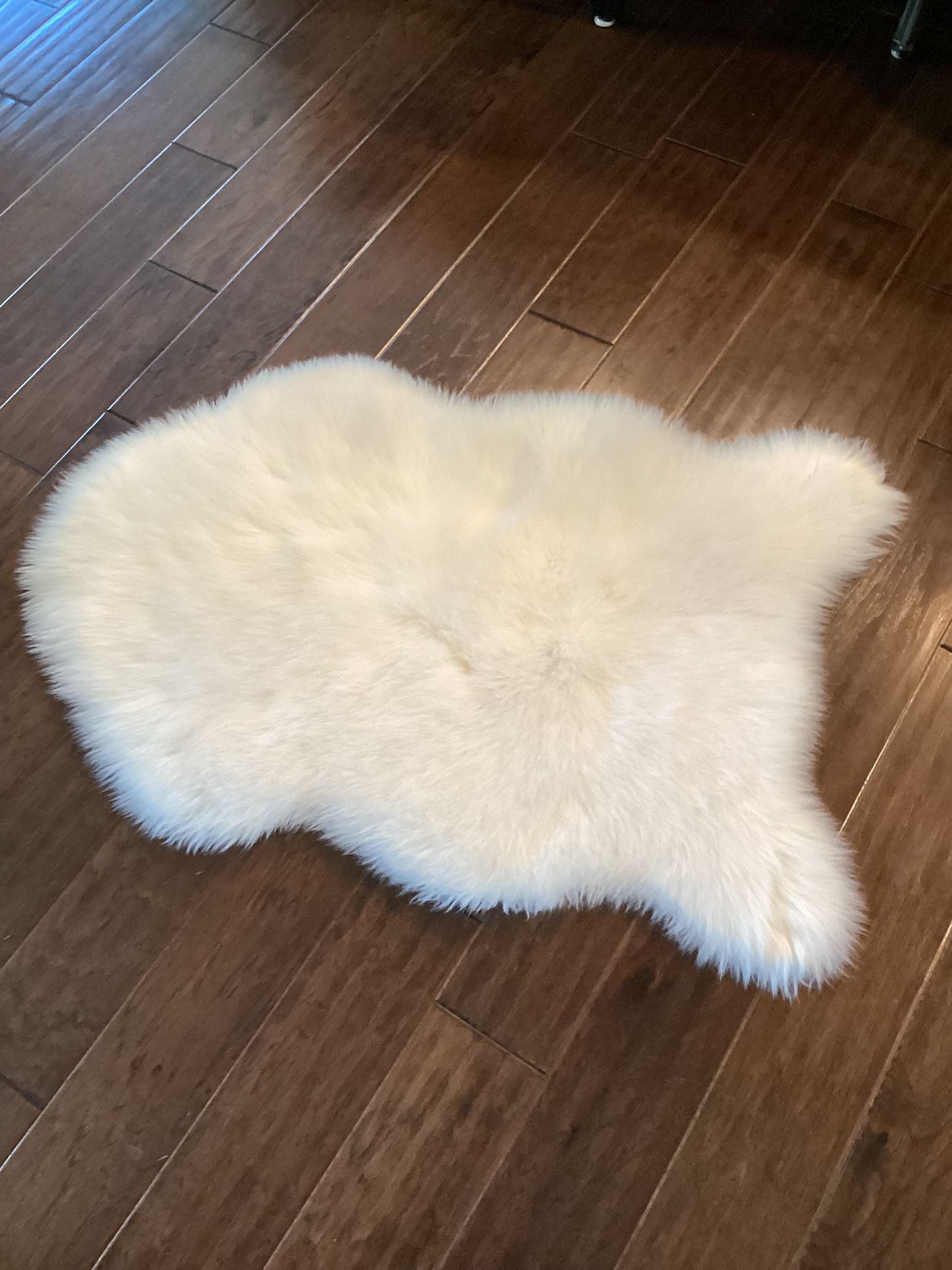 White Faux Fur Rug (ultrasoft, perfect condition, washable) 2x3”