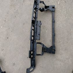 22 25 Grand Cherokee Rear Bumper Bracket 