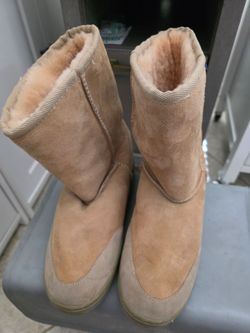 EMU Woman's Size 10 Sheepskin Boot