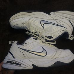Nike Air Monarch IV (white/navy colorway)