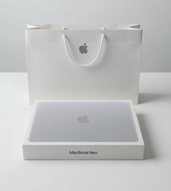 Apple MacBook Neo in Box