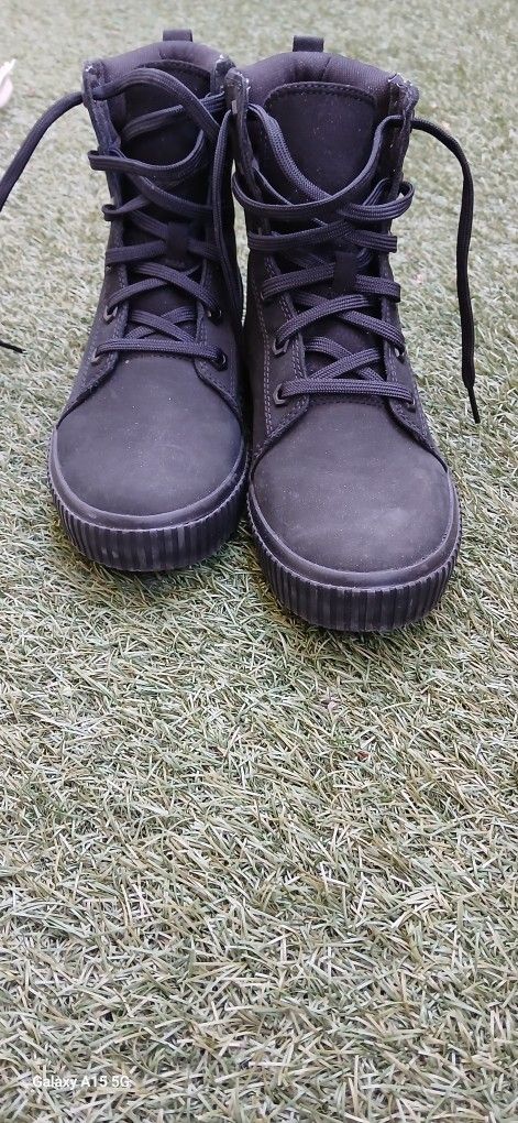 Female black booties