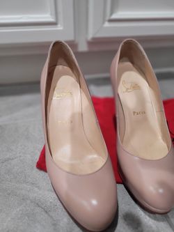 Christian Louboutin pump size 38