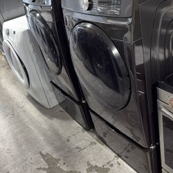 Samsung Gas Washer And Dryer Set WITH PEDESTALS 