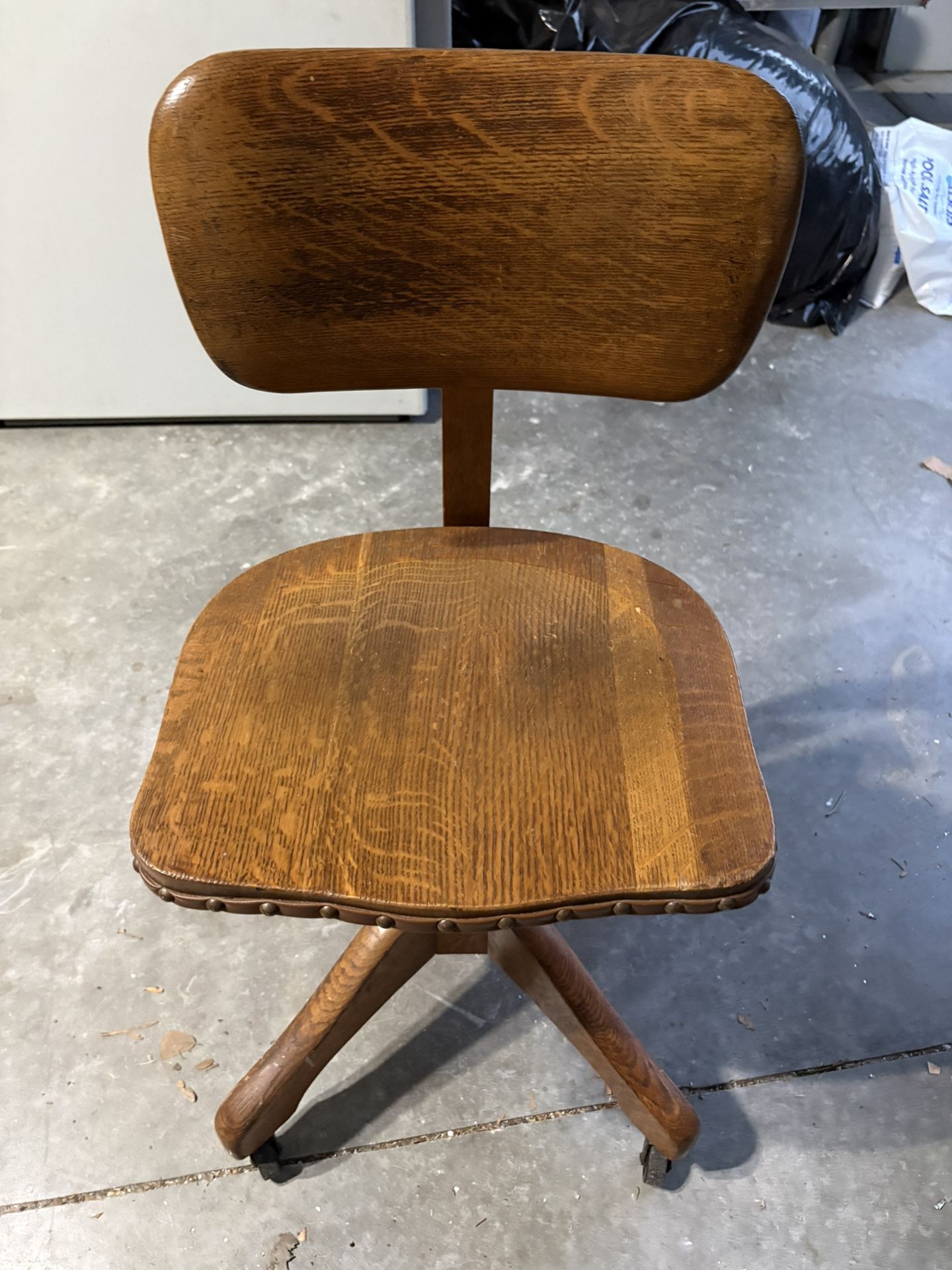 Antique Oak 1914 Milwaukee Chair Company Adjustable Rolling Swivel Office Chair