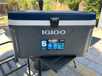 NEW IGLOO 70qt/66Liter Cooler