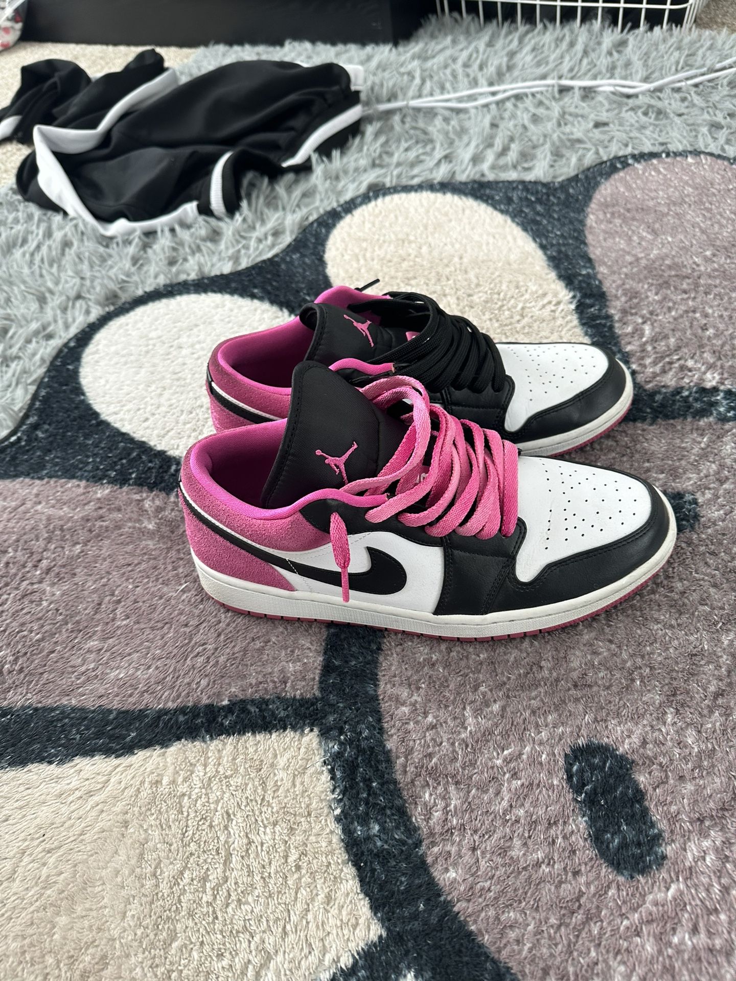 Jordan 1 Low Fuchsia