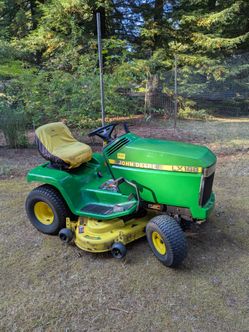 John Deere LX188 Lawn Tractor - 44" Piranha Mulching Deck (Runs Perfectly)