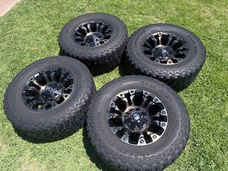 (4) 17β Fuel Wheels 305/65R17 Mickey Thompson Tires
