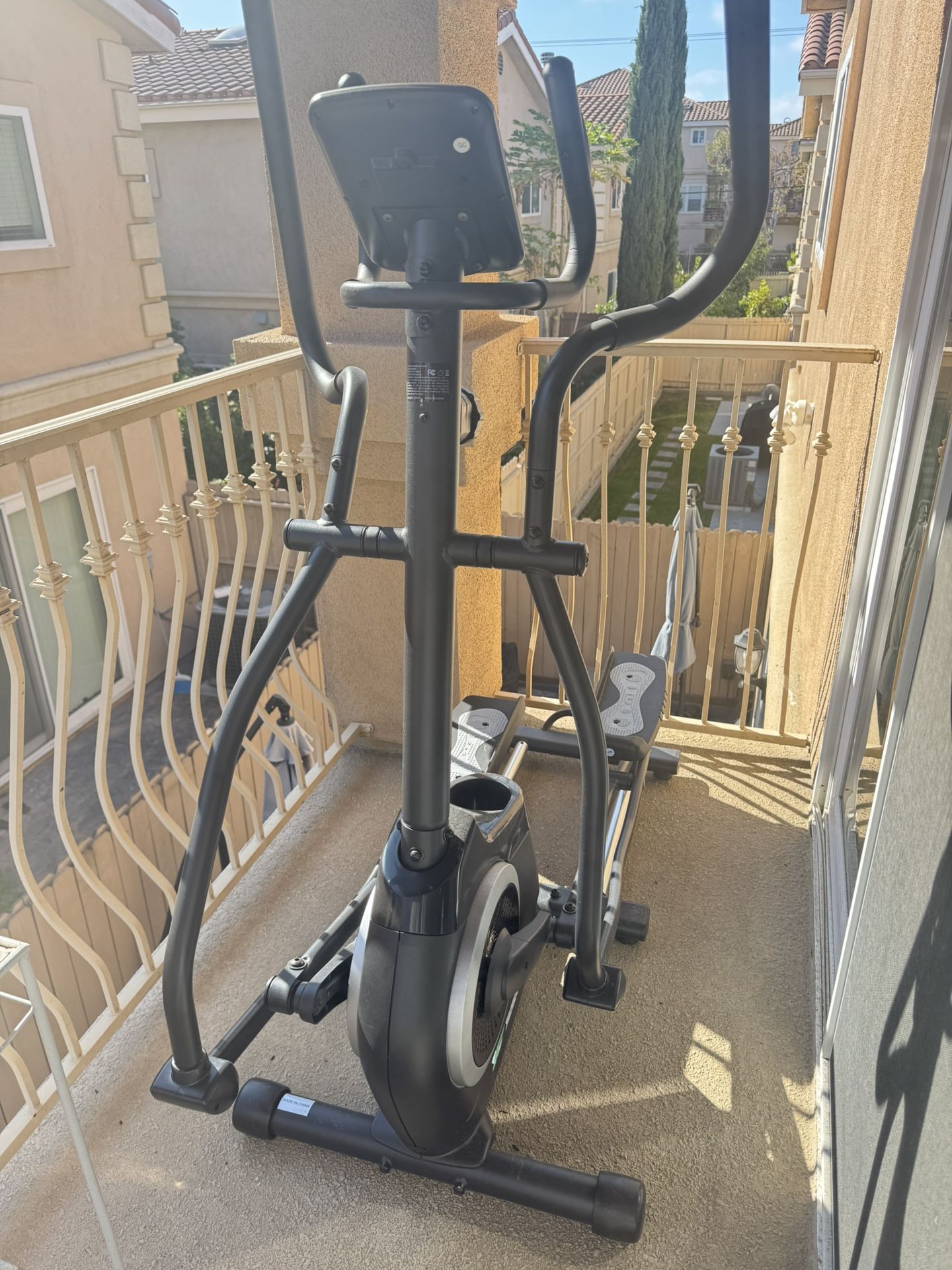 Elliptical exercise machine