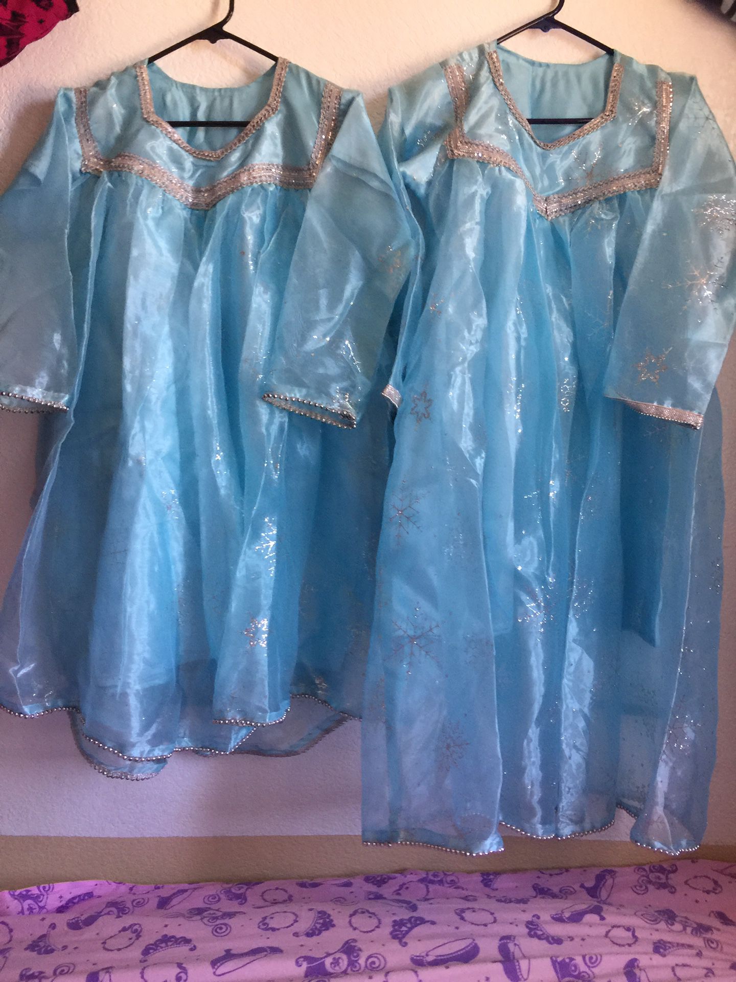 Frozen Elsa dresses with capes 10 year old size and 6 year old size $10 each