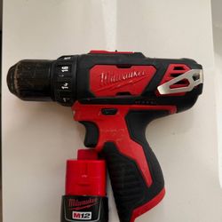 Milwaukee M12 12V 3/8-Inch Drill Driver (2407-20) with Battery