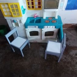 Toy For Kids In Cluded Litte Chairs Great Condiction 